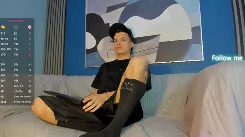 Snapshot of kevinn_blue chatting on September 2025 09:53:01 PM Sexy  Hot Kevin online show from September 2025 09:53:01 PM