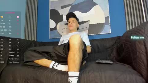 Snapshot of kevinn_blue chatting on October 2025 10:19:02 PM Sexy  Hot Kevin online show from October 2025 10:19:02 PM