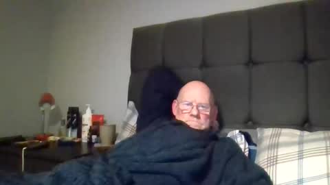 kevlooking4sez online show from November 2025 11:58:01 PM