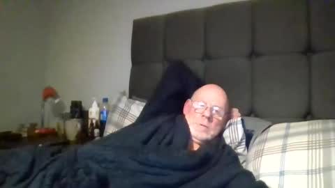 kevlooking4sez online show from December 2025 01:12:02 AM