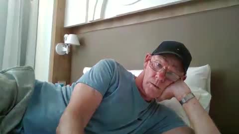 kevlooking4sez online show from June 2026 03:35:02 PM