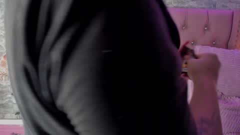 Khelany Isyy  online show from October 2025 01:55:02 PM