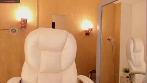 Khloe online show from February 2025 05:01:02 PM