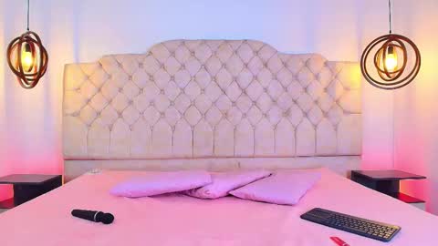 khloejohnson online show from November 2025 03:28:01 AM