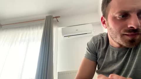 khloekross online show from February 2026 12:13:02 PM