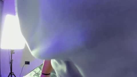    N         M online show from October 2025 11:40:01 AM