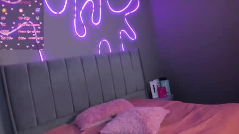 K I A R A            online show from March 2026 09:22:02 PM