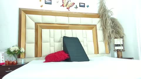 Snapshot of kiarajohnsonn chatting on April 2026 12:52:02 PM Kiara... online show from April 2026 12:52:02 PM