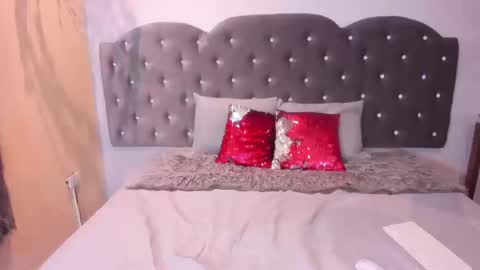 Snapshot of kiaramills_ chatting on September 2025 12:38:01 PM Kiara online show from September 2025 12:38:01 PM