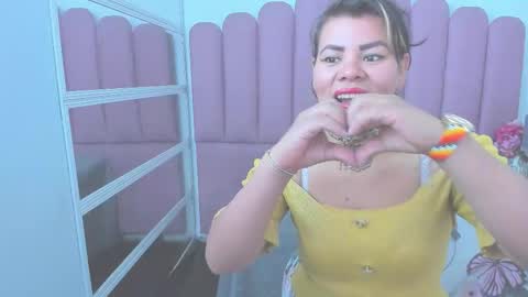 kiaraXMlif online show from February 2026 02:48:02 PM