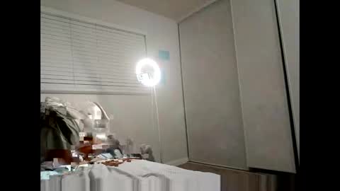 Snapshot of kibrombariu45 chatting on April 2026 09:18:01 AM HunneysPlayRoom online show from April 2026 09:18:01 AM