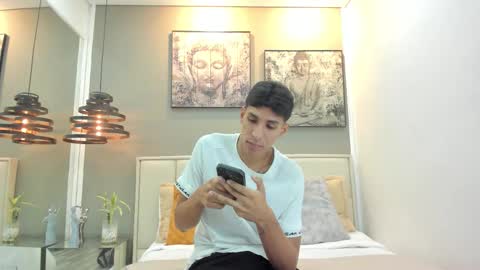 Snapshot of kieran_derek chatting on December 2025 02:19:01 AM Kieran Derek online show from December 2025 02:19:01 AM