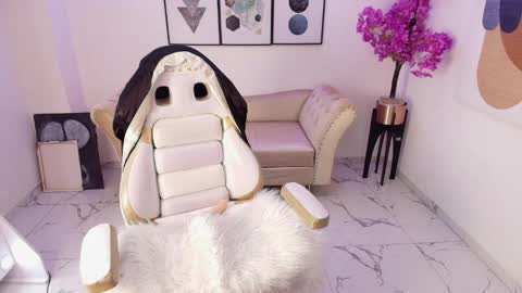 Snapshot of kiitty__meow chatting on April 2026 12:53:02 PM Kitty online show from April 2026 12:53:02 PM