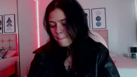 Snapshot of kiki_cams chatting on January 2026 09:38:02 PM kIKI online show from January 2026 09:38:02 PM