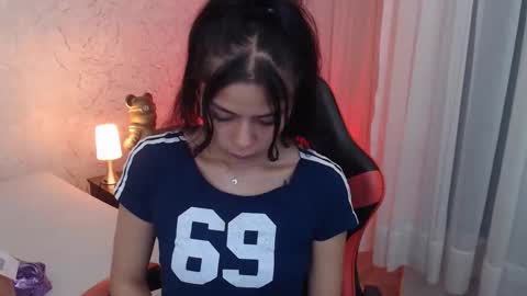 Snapshot of kiki_cams chatting on February 2026 03:50:01 AM kIKI online show from February 2026 03:50:01 AM