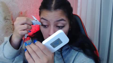 Snapshot of kiki_cams chatting on March 2026 04:51:02 AM kIKI online show from March 2026 04:51:02 AM