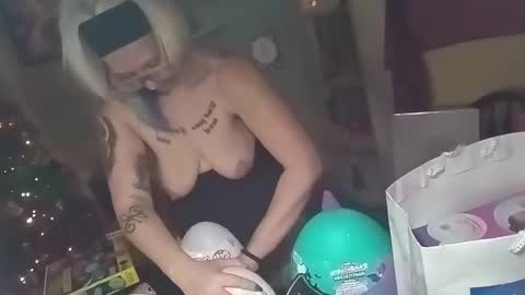 Snapshot of kikilovespartylights chatting on December 2024 12:49:01 PM kikilovespartylights online show from December 2024 12:49:01 PM