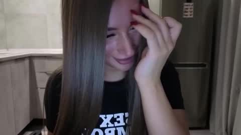 EvaAnna online show from November 2025 06:51:01 PM