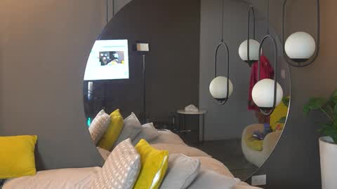 Kim online show from November 2025 12:49:02 PM