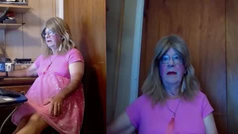 kim crossdresser     no nude room and clean chat only. online show from September 2025 02:17:02 PM