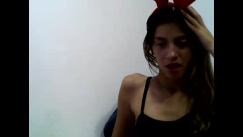 Snapshot of kim_xx09 chatting on December 2025 04:31:02 AM YENCYYY online show from December 2025 04:31:02 AM
