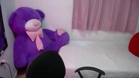 Snapshot of kimberly_slim chatting on November 2025 11:10:01 AM Kim online show from November 2025 11:10:01 AM