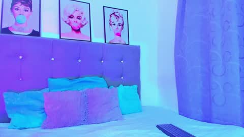 Your Queen KIM online show from December 2024 07:12:02 PM