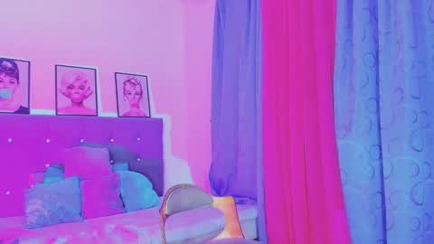 Your Queen KIM online show from January 2025 11:35:02 PM