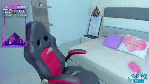 Snapshot of kimdavies chatting on January 2025 07:37:01 PM KAREN online show from January 2025 07:37:01 PM