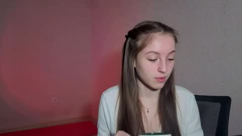 Snapshot of kimireaves chatting on April 2026 09:06:01 AM Karma online show from April 2026 09:06:01 AM