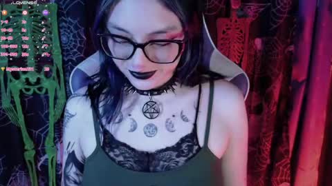 Snapshot of kimlennox__ chatting on April 2026 01:49:02 PM Kim Lennox online show from April 2026 01:49:02 PM