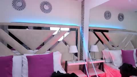 kimluna1 online show from April 2026 11:21:01 AM