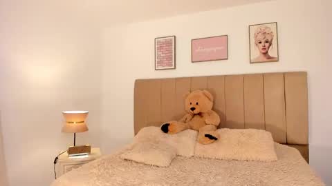 Kim  online show from February 2025 11:48:01 PM