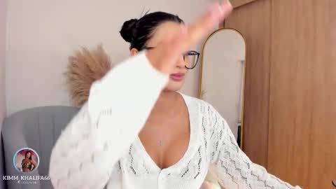 Kim  online show from October 2025 01:39:01 AM