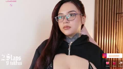 Snapshot of kimmi_kim chatting on February 2026 11:48:01 AM online show from February 2026 11:48:01 AM