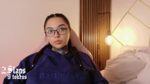 Snapshot of kimmi_kim chatting on February 2026 02:02:01 PM online show from February 2026 02:02:01 PM