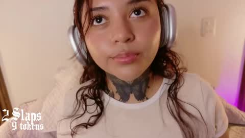 Snapshot of kimmi_kim chatting on April 2026 12:32:02 PM online show from April 2026 12:32:02 PM