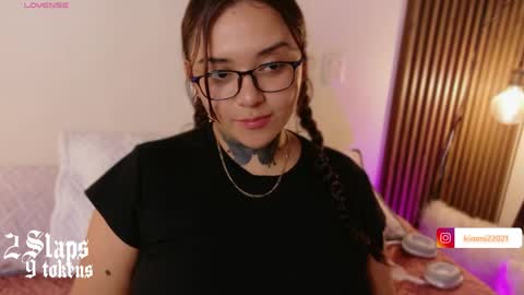 Snapshot of kimmi_kim chatting on April 2026 01:40:01 PM online show from April 2026 01:40:01 PM