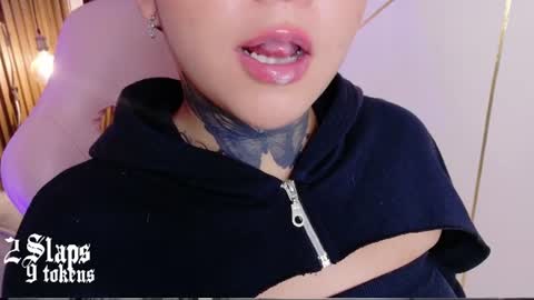 Snapshot of kimmi_kim chatting on June 2026 02:04:01 PM online show from June 2026 02:04:01 PM