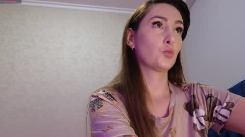 Kimmie online show from November 2025 07:07:02 PM