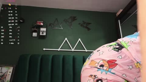 Kimmie online show from December 2025 07:00:01 PM