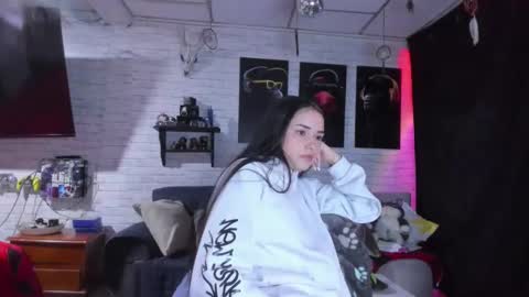 Snapshot of kimmymadison chatting on December 2024 02:43:02 AM Melany online show from December 2024 02:43:02 AM