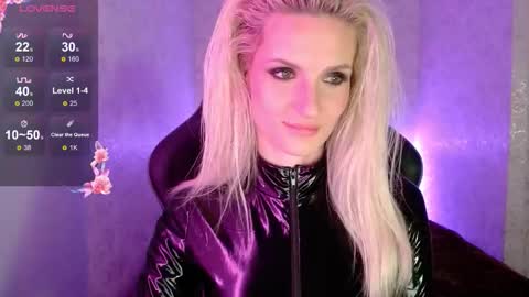 Snapshot of kimmysnowelite chatting on October 2025 12:02:01 AM KimmySnow online show from October 2025 12:02:01 AM