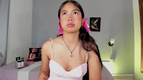 Kim online show from November 2025 08:19:02 PM