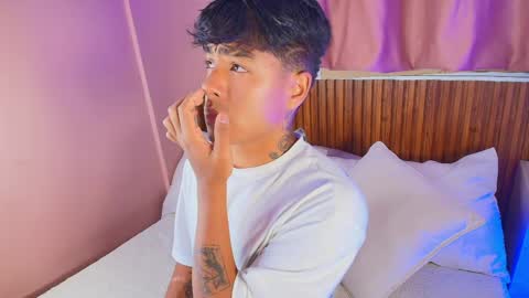 Snapshot of king_azahell chatting on March 2026 02:02:02 AM king help me reach 100 likes online show from March 2026 02:02:02 AM