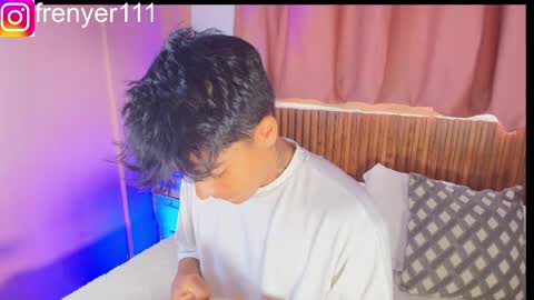 Snapshot of king_azahell chatting on April 2026 05:40:01 PM king help me reach 100 likes online show from April 2026 05:40:01 PM