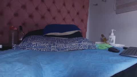 Bella online show from September 2025 03:07:02 AM