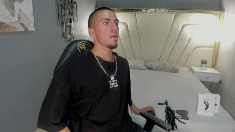 King Dante  online show from December 2024 05:31:01 PM