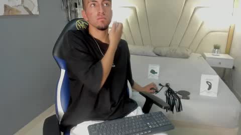 King Dante  online show from December 2024 08:38:01 PM