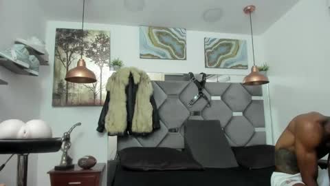 HOT MEN BLACK online show from December 2024 01:24:01 AM